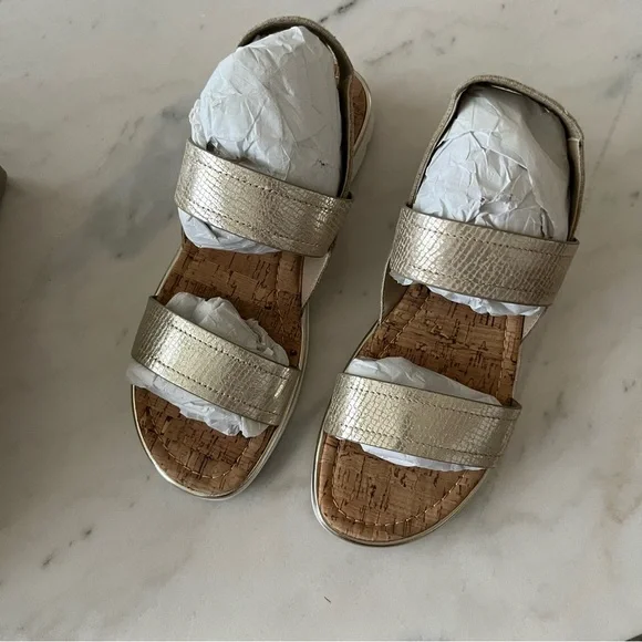 Donald Pliner Hollie Pebbled Metallic Sandal in Platino Gold NEW size 8.5 - Picture 5 of 6